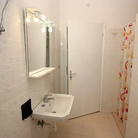 Modern One Bedroom Flat In - Beahost